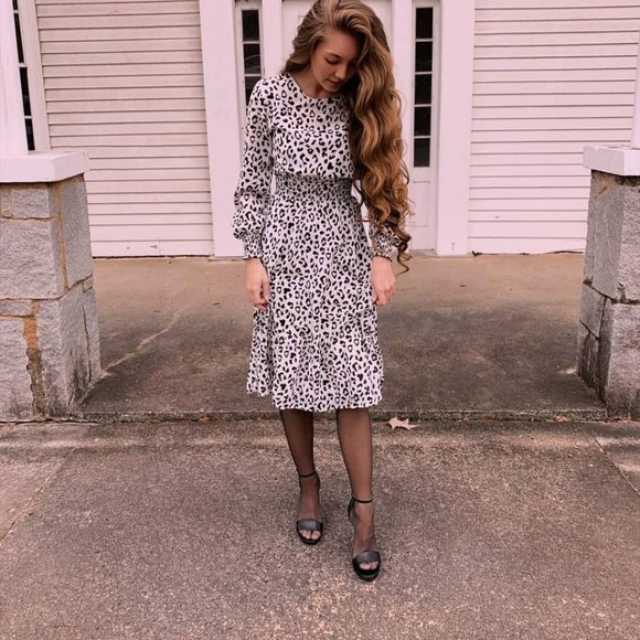 The "Daphne" Dress in Snow Leopard - Picture 3 of 6